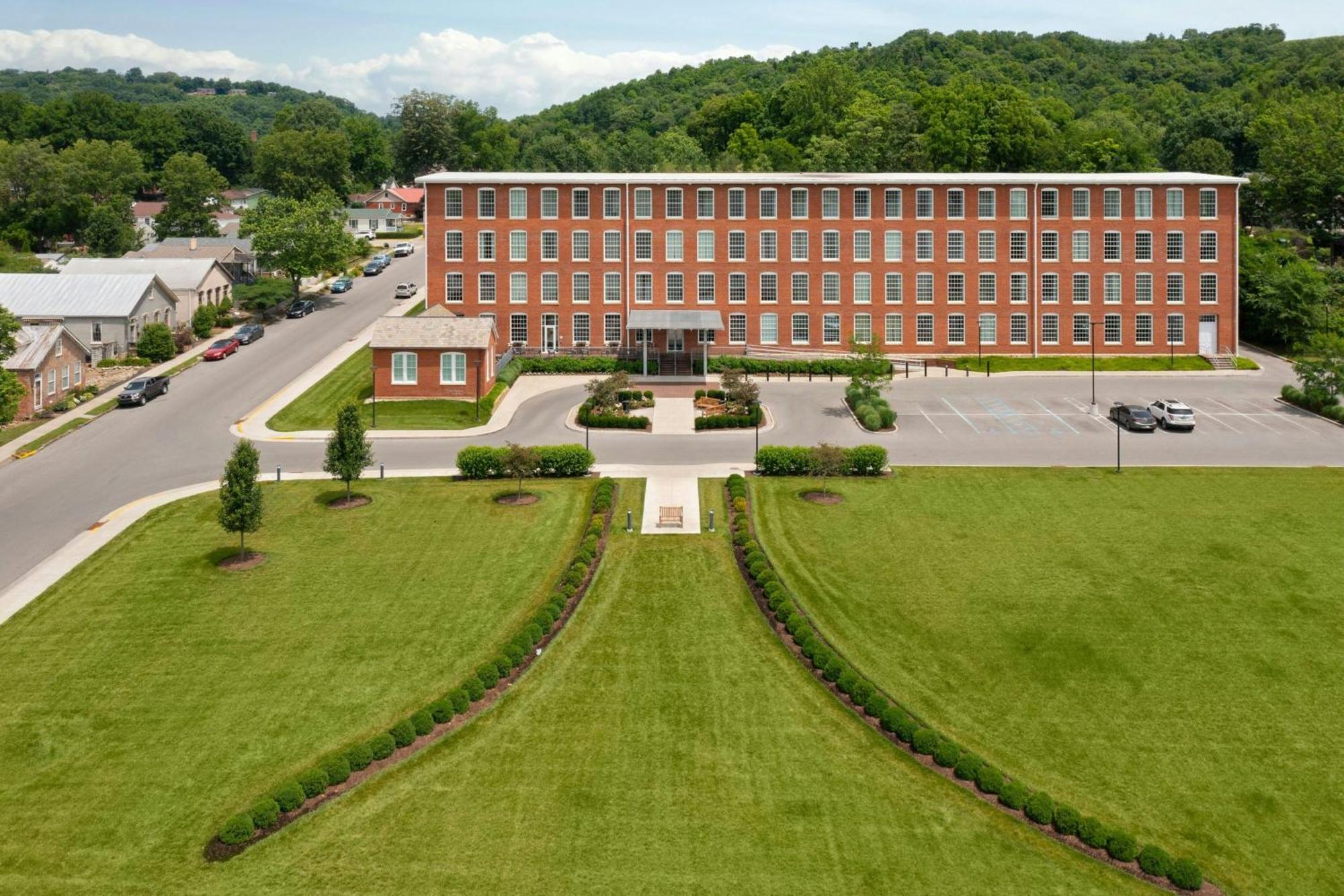 Fairfield Inn & Suites Madison Historic Eagle Cotton Mill Exterior foto