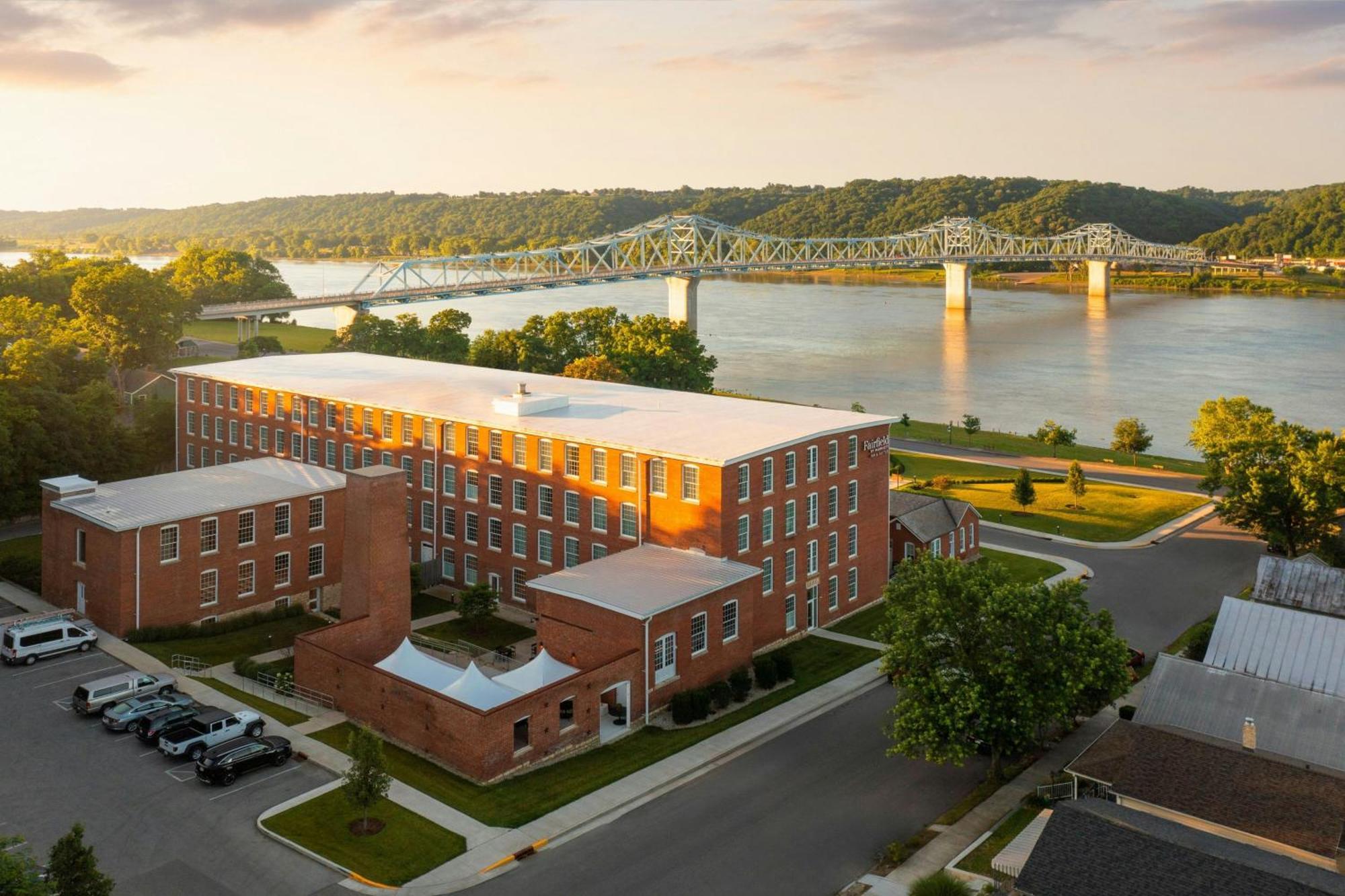Fairfield Inn & Suites Madison Historic Eagle Cotton Mill Exterior foto